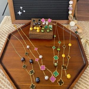 Alhambra clover set.Real freshwater pearls.Choose 1 purple, green, black pearls.